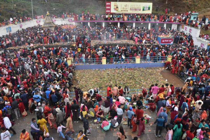 मातातीर्थ कुण्डमा स्नान र दर्शन गर्नेको घुइँचो (तस्वीरहरू)